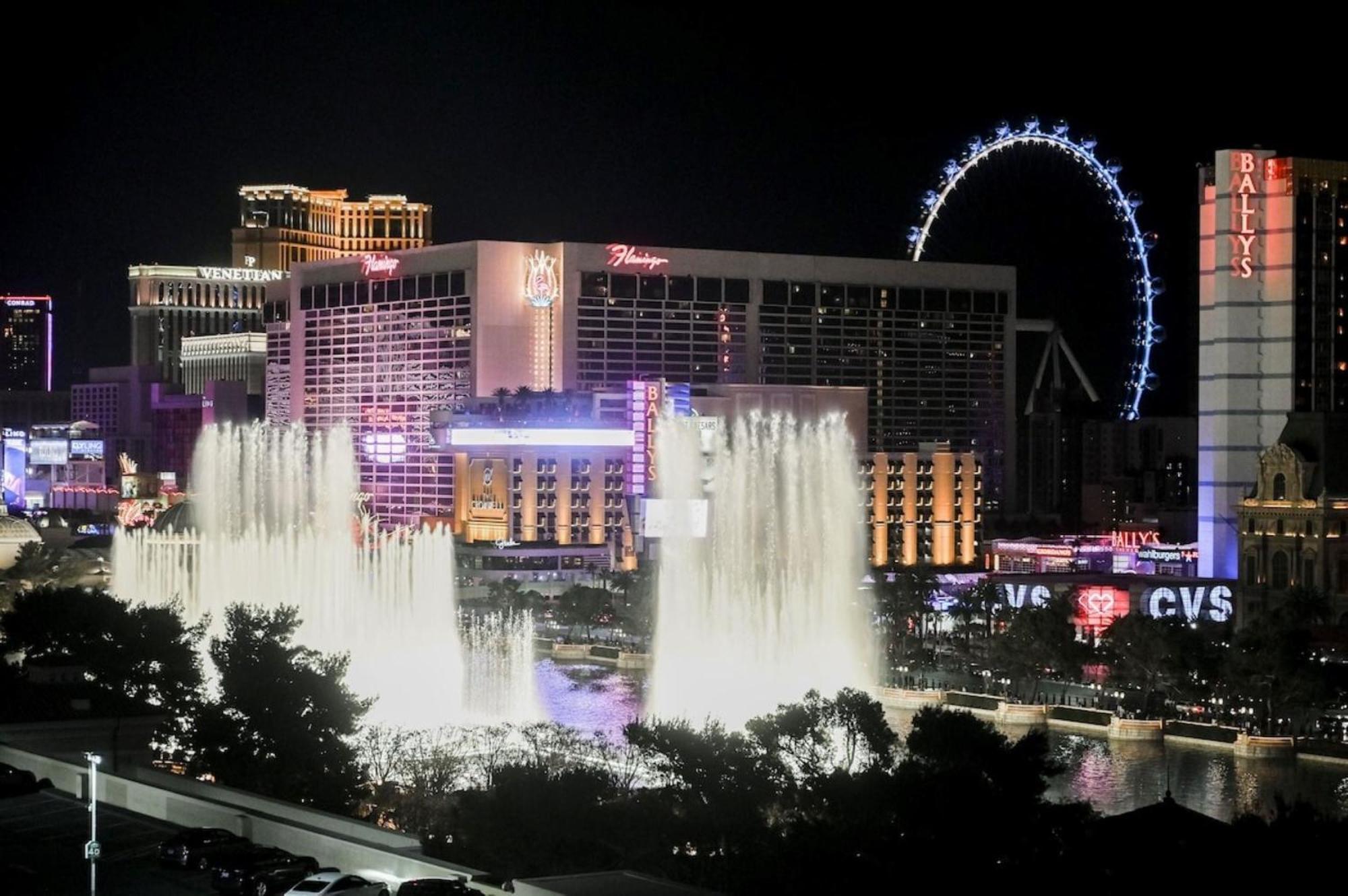 Iconic Vegas Views - 6 Comfy Beds, No Resort Fees, Center Strip! Las Vegas Exterior foto